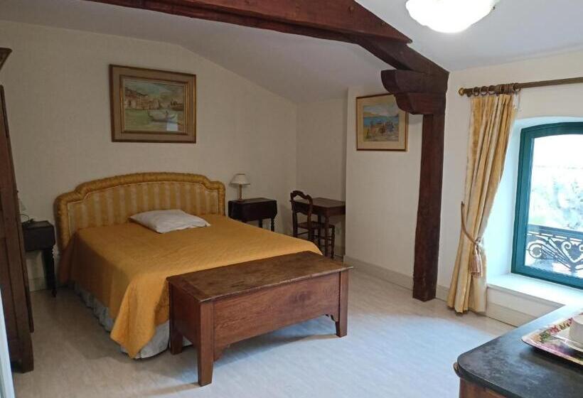 Номер Deluxe, Au Fond De La Cour