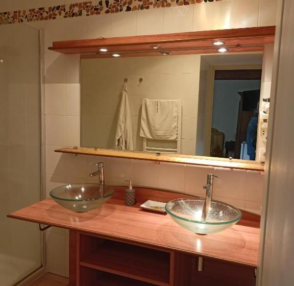 Номер Deluxe, Au Fond De La Cour