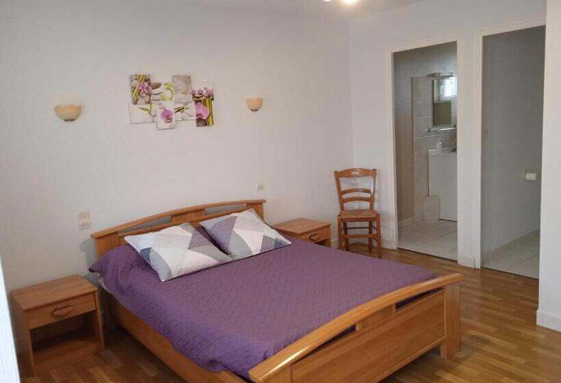 Standard room with outdoor bath, Chambres D'hôtes Le Petit Angle