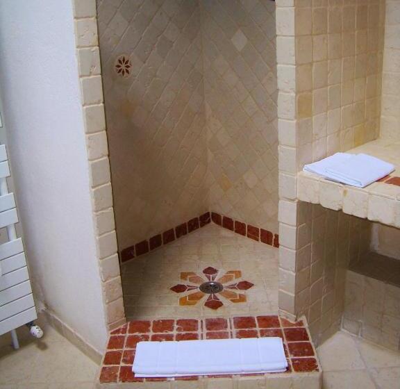 Номер Стандарт, L'escampe