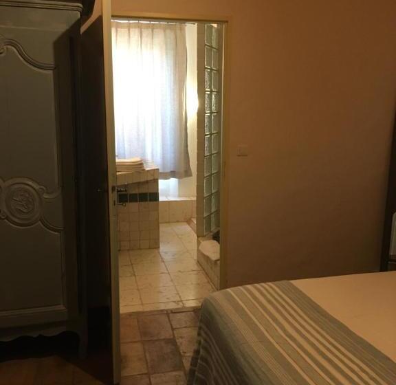 Номер Стандарт, L'escampe