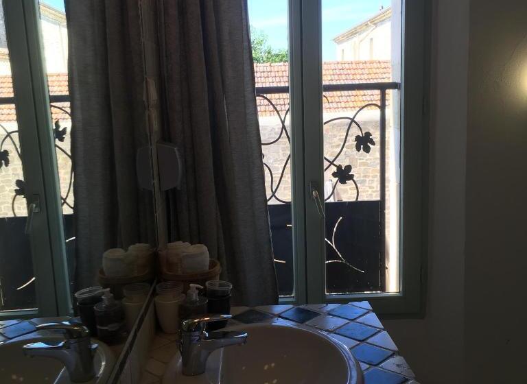 Номер Стандарт, L'escampe