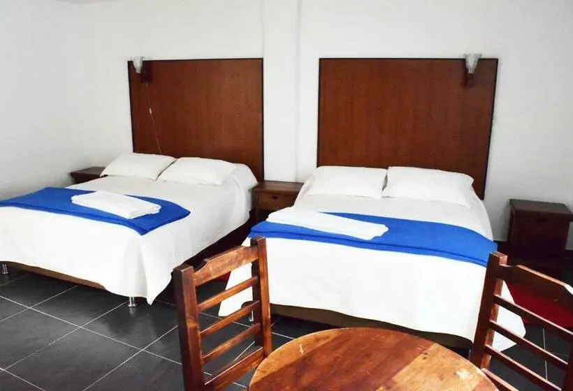 スーペリアの４人部屋, Camino A La Villa Cucaita