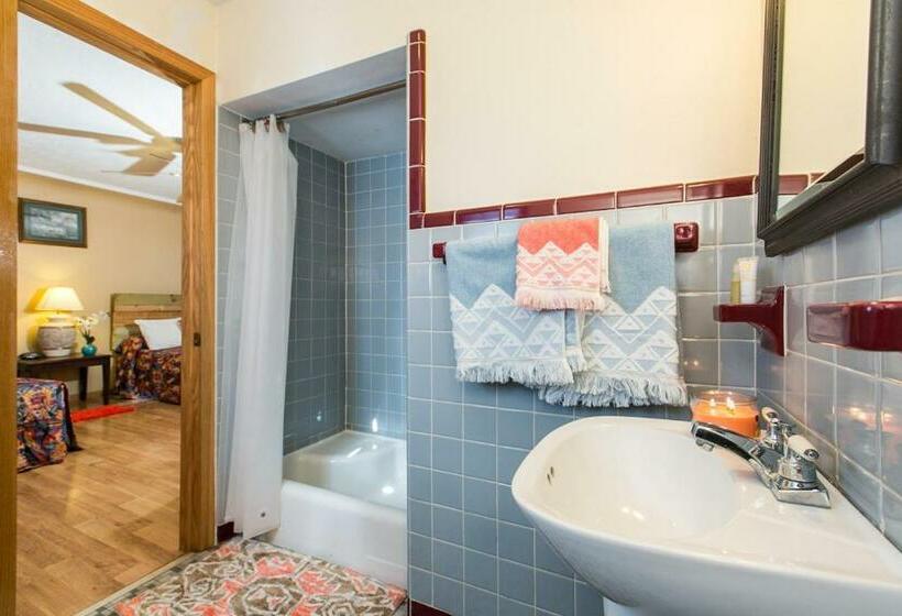 غرفة قياسية, The Wisconsin Wood Inn