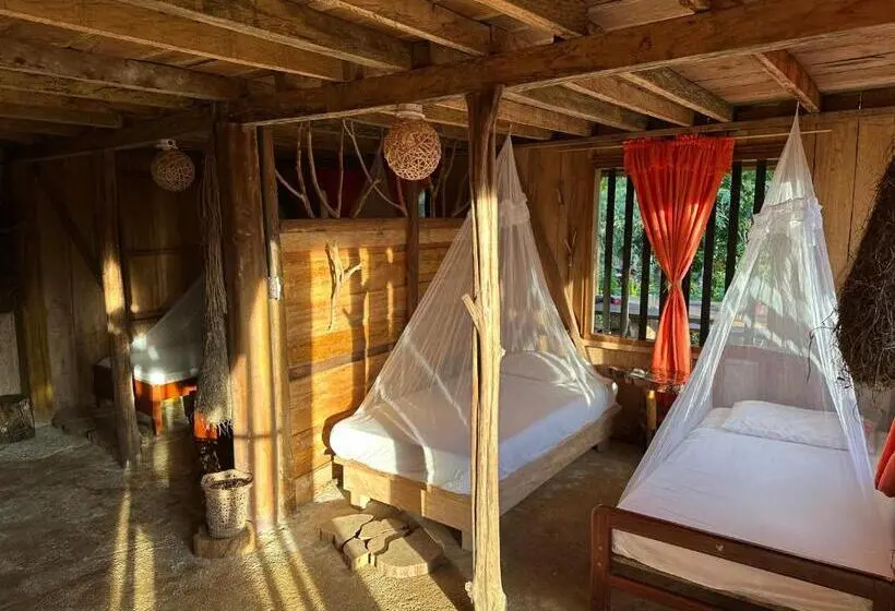 Vuode Makuusalissa, Huaca Huaca Hostel
