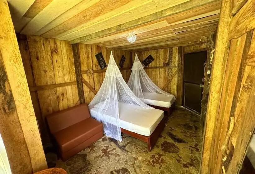Perhehuone, Huaca Huaca Hostel