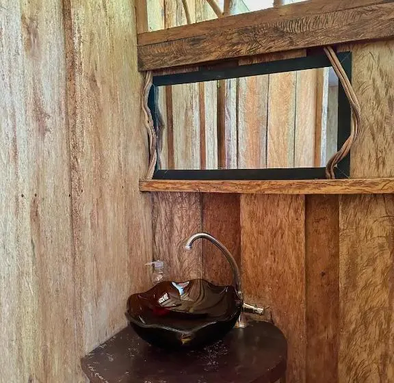 Perhehuone, Huaca Huaca Hostel