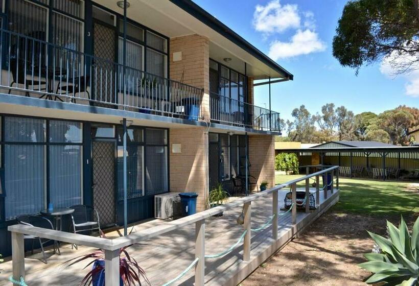 דירת חדר בקומת קרקע, Longbeach Apartments