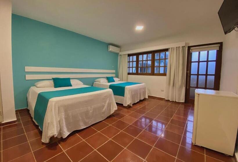 带2个双人床的标准工作室, Calypso Beach Hotel By The Urbn House Santo Domingo Airport