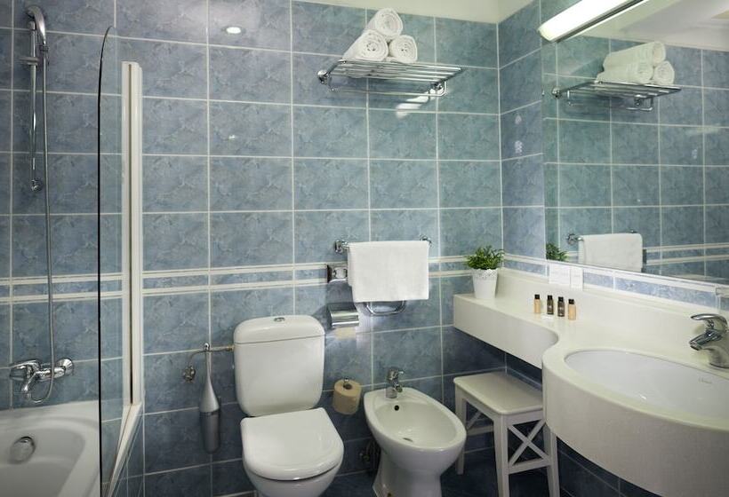 اتاق استاندارد با تخت دوبل و چشمانداز دریا, Grand Hotel Portorož – Lifeclass Hotels & Spa, Portorož