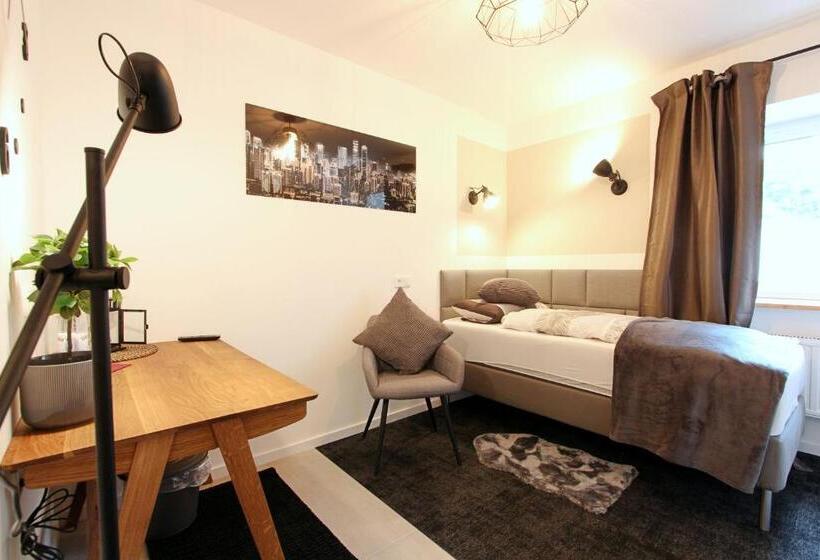 标准单人间, Burgblick