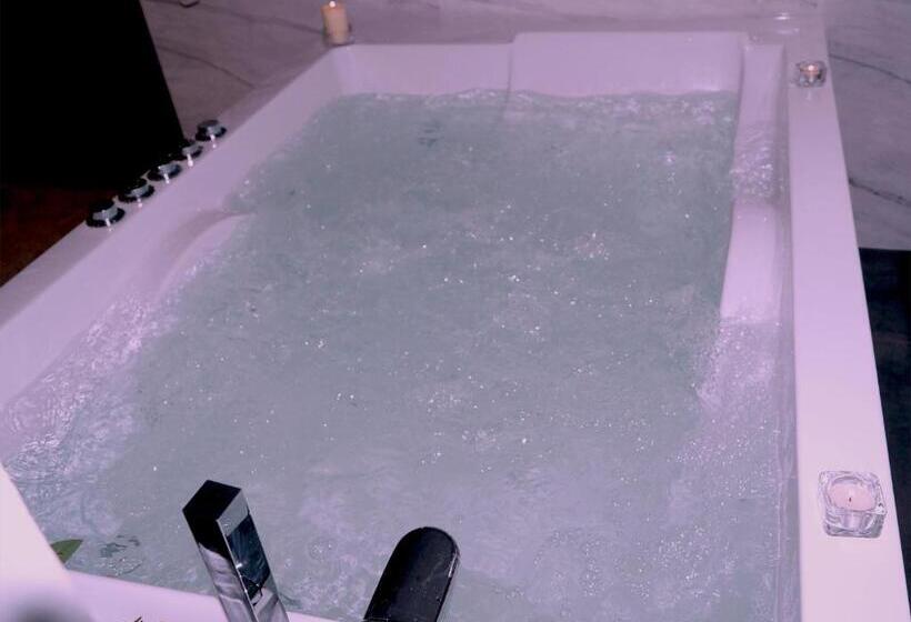 اتاق استاندارد با وان آب گرم, Caballero Errante