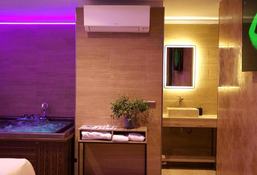 اتاق لوکس, Caballero Errante