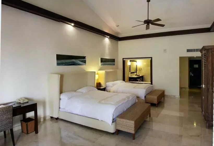 سوییت جونیور با چشمانداز دریا, Casa Colonial Beach & Spa