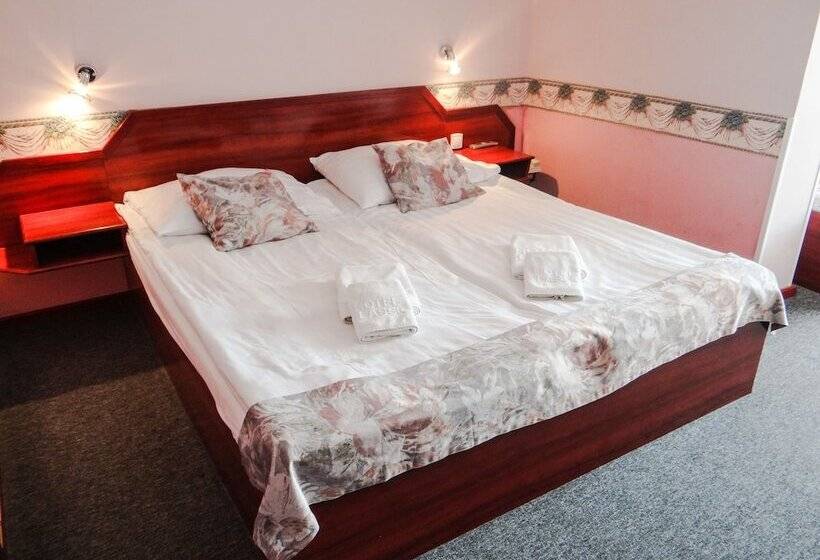 اتاق استاندارد چهار تخته, Classic