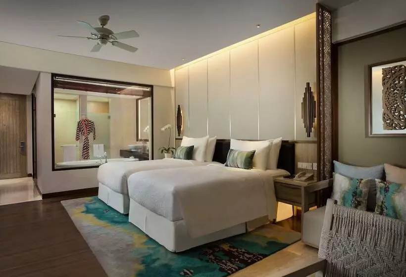 اتاق لوکس, Conrad Bali
