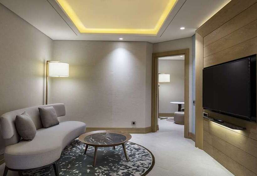 מיטת קינג בסוויטה, Conrad Bali