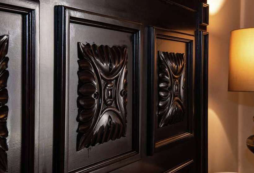 חדר דחוקס עם מיטת קינג, Conrad Bali