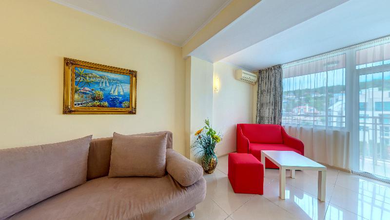 דירת חדר, Detelina