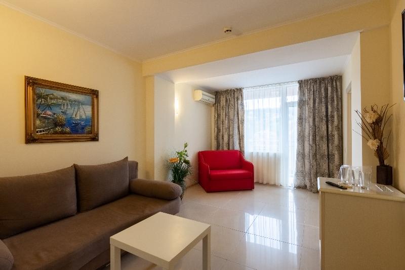 דירת חדר, Detelina