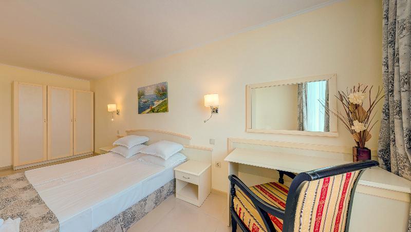 דירת חדר, Detelina