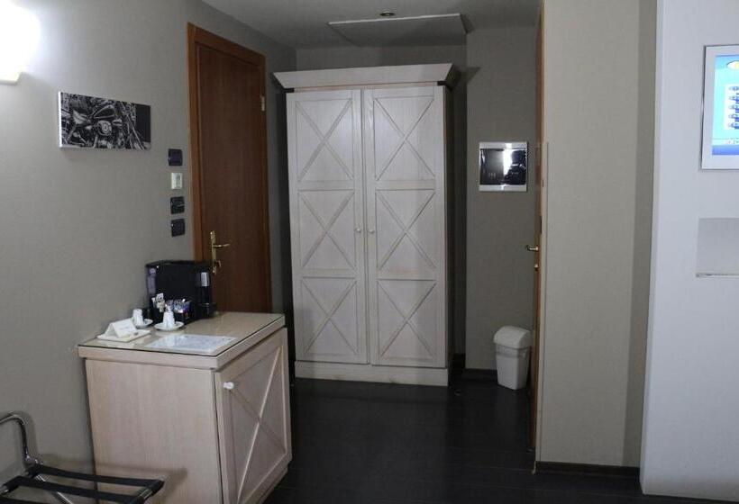 スーペリアールーム, Garibaldi