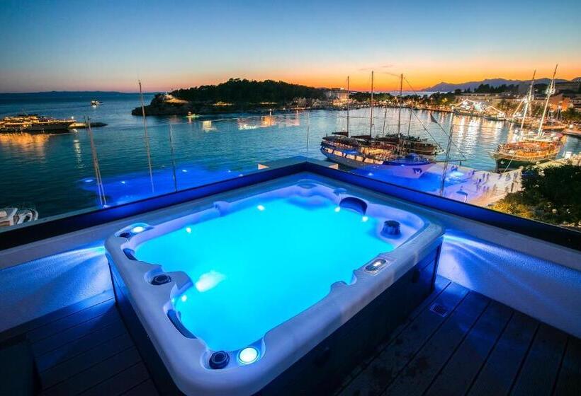 اتاق لوکس با چشم‌انداز دریا, Heritage Hotel Porin Makarska