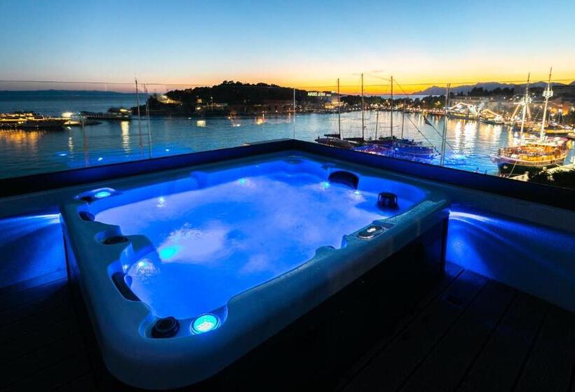 اتاق لوکس با چشم‌انداز دریا, Heritage Hotel Porin Makarska