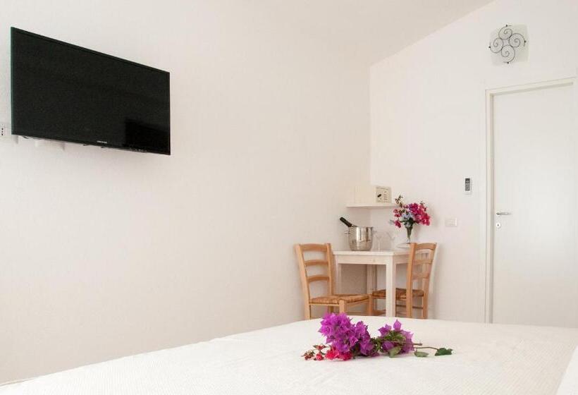 스탠다드 룸, Meta