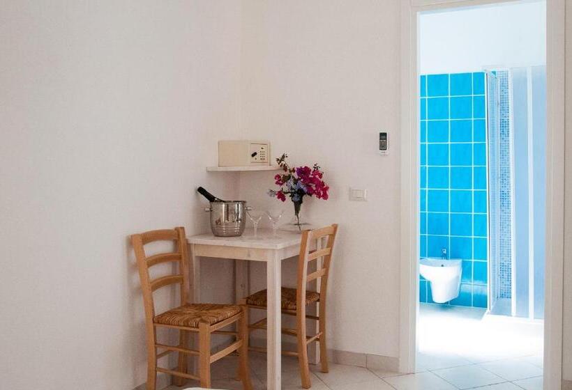 이코노미 룸, Meta