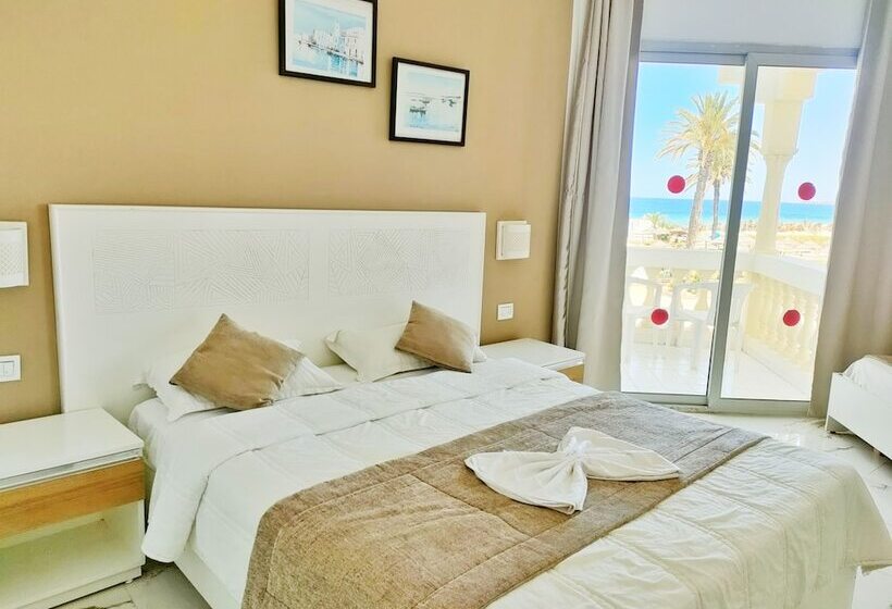 חדר סטנדרט לארבעה, Neptunia Skanes