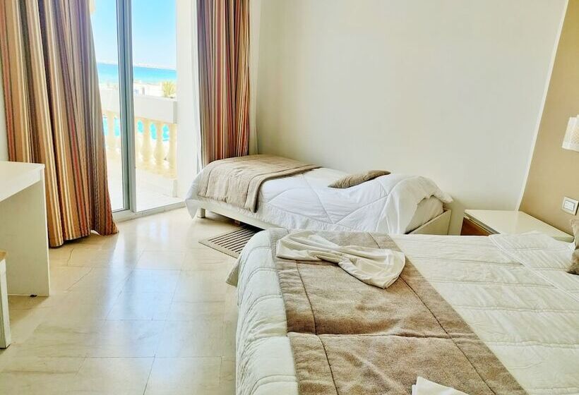 חדר סטנדרט לארבעה, Neptunia Skanes