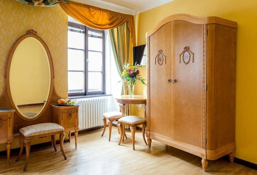 غرفة قياسية, Zlaty Andel