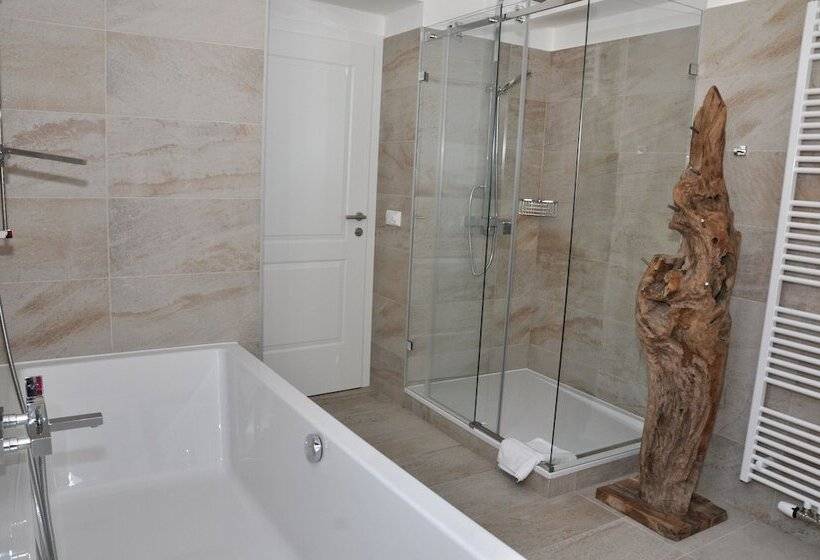 جناح ديلوكس, Zlaty Andel