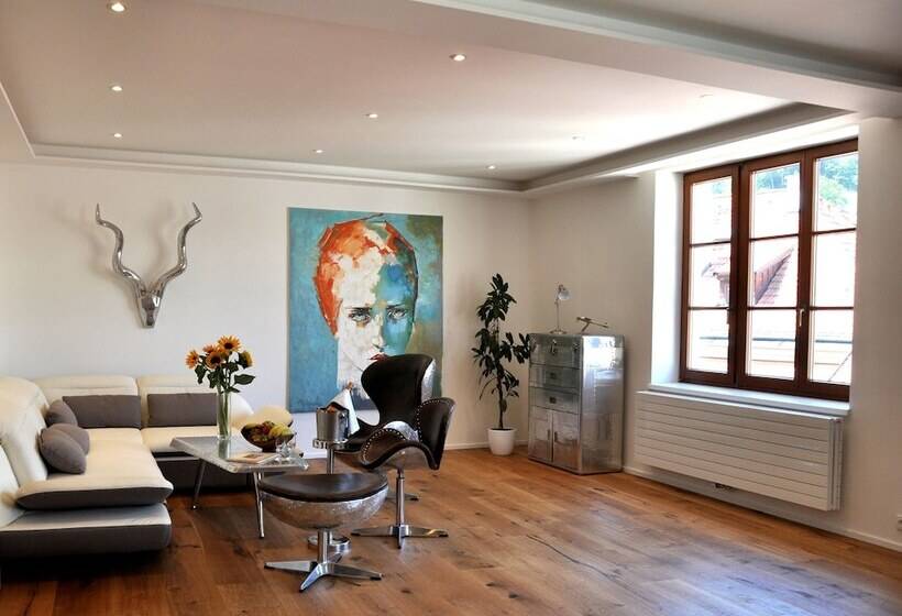 جناح ديلوكس, Zlaty Andel