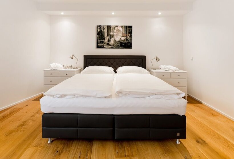 جناح ديلوكس, Zlaty Andel