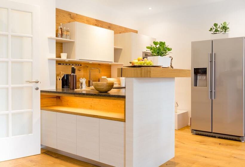 جناح ديلوكس, Zlaty Andel