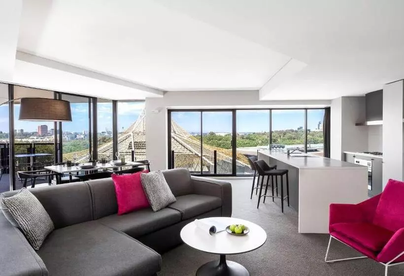 2 Bedroom Premium Apartment, Mantra Southbank