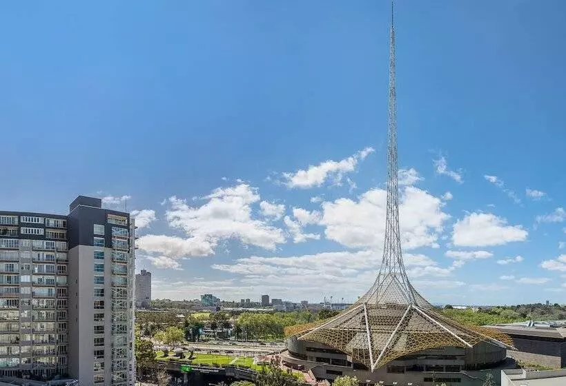2 Bedroom Premium Apartment, Mantra Southbank