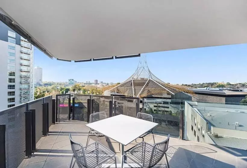 2 Bedroom Premium Apartment, Mantra Southbank