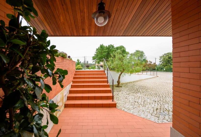 Дом 4 Спальни, Greenside Of Sea Hostel