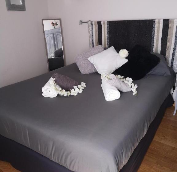 带2个卧室的套房, Auberge De L Helvie Chez Coco & Ricou