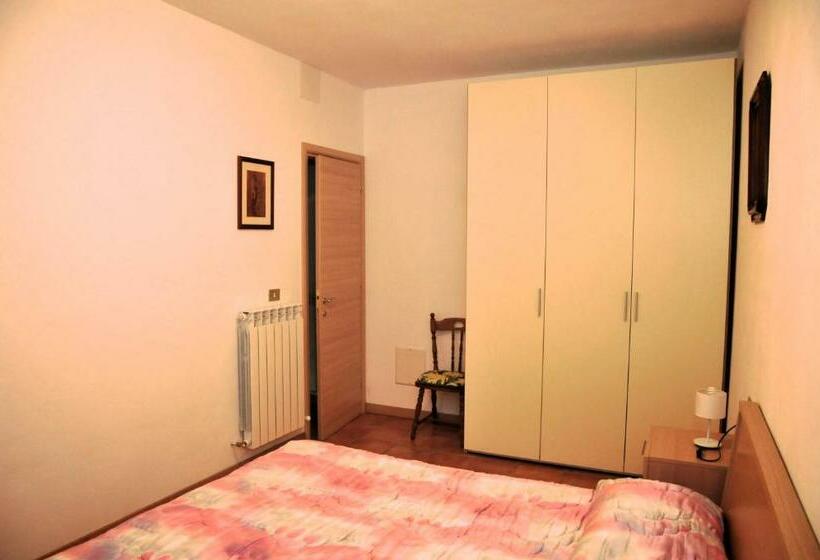 דירת חדר, Le Rose