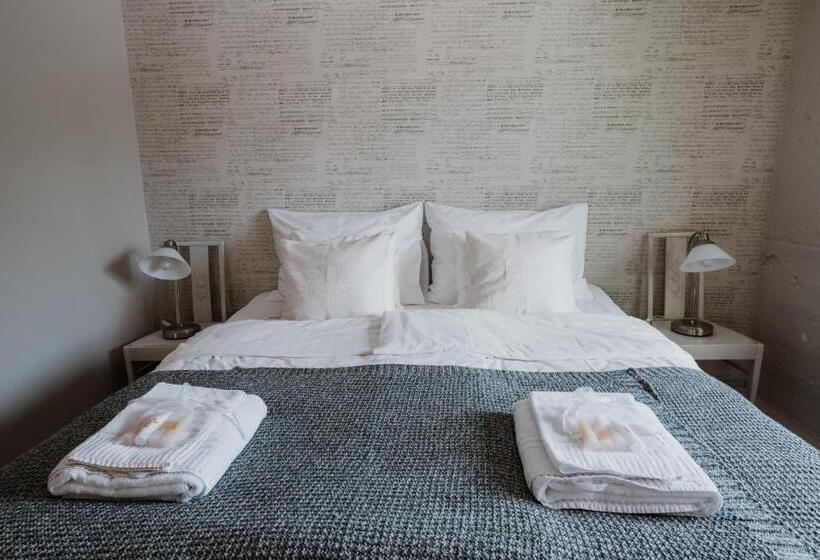 Superior Zimmer Kingsize Bett, Mathildedal