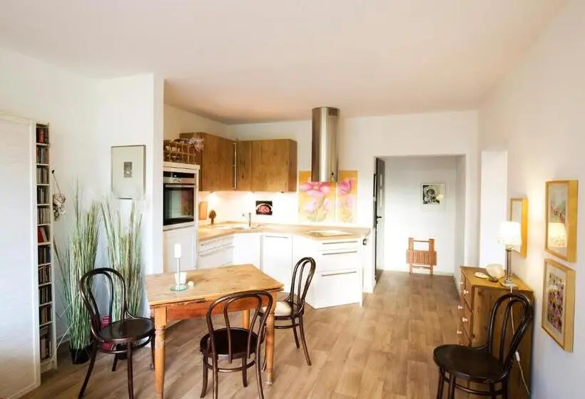 1 Bedroom Apartment Lake View, Oymanns