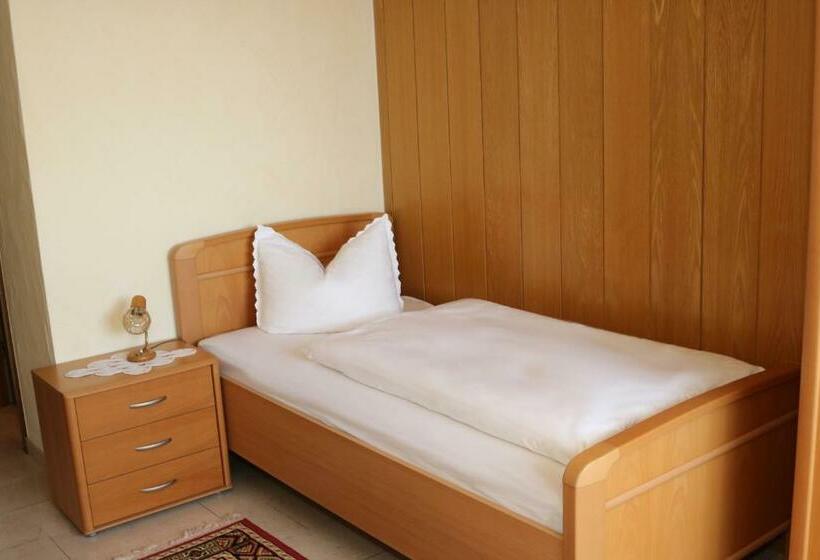 חדר סטנדרט יחיד, Restaurant Gilles