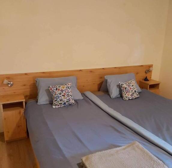 Апартаменты 1 Спальня Нижний Этаж, Forrás Vendégház