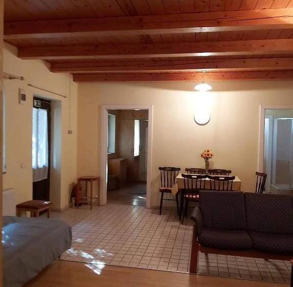 Апартаменты 1 Спальня Нижний Этаж, Forrás Vendégház