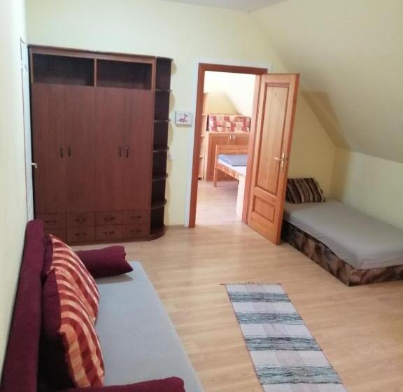 Апартаменты 2 Спальни, Forrás Vendégház