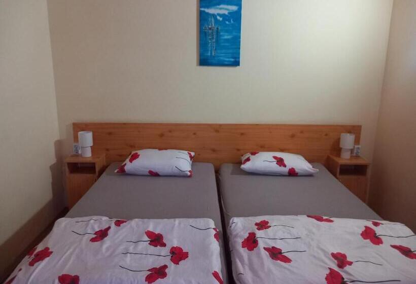 Апартаменты 1 Спальня Нижний Этаж, Forrás Vendégház